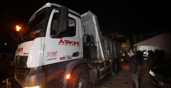 Büyükşehir 156 Araç Ve 524 Personelle Deprem Bölgesinde
