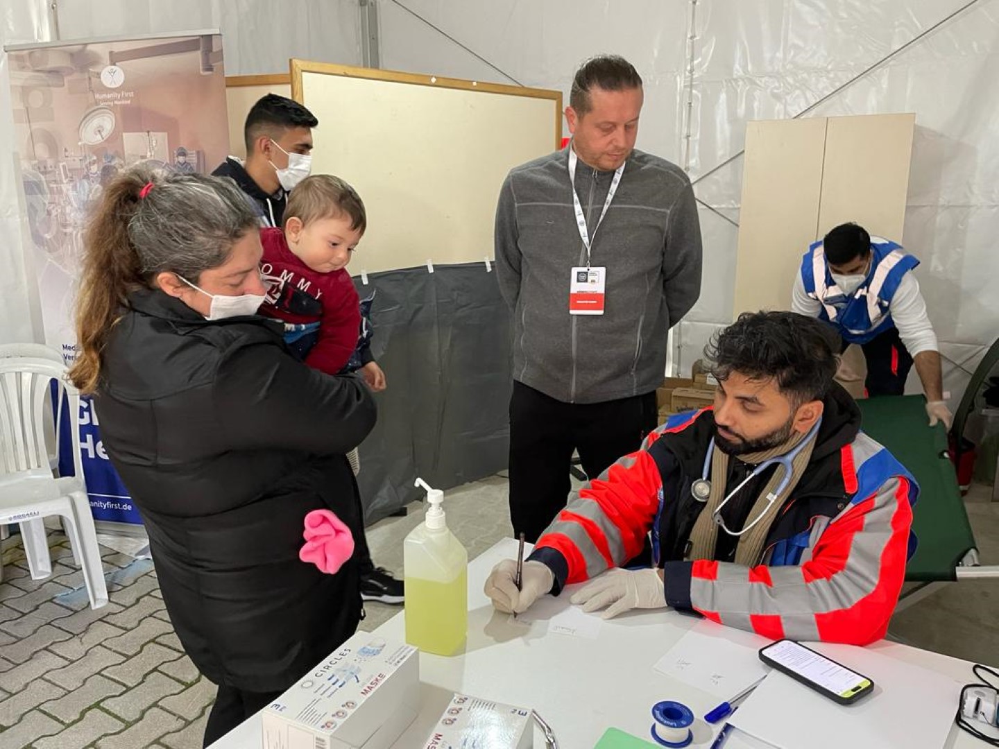 Büyükşehir’den Hatay’da Gönüllü Doktorlarla Sağlık Hizmeti