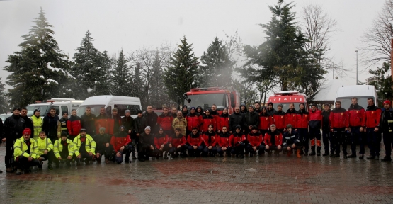 Deprem Bölgesine Ekipler Gitmeye Devam Ediyor