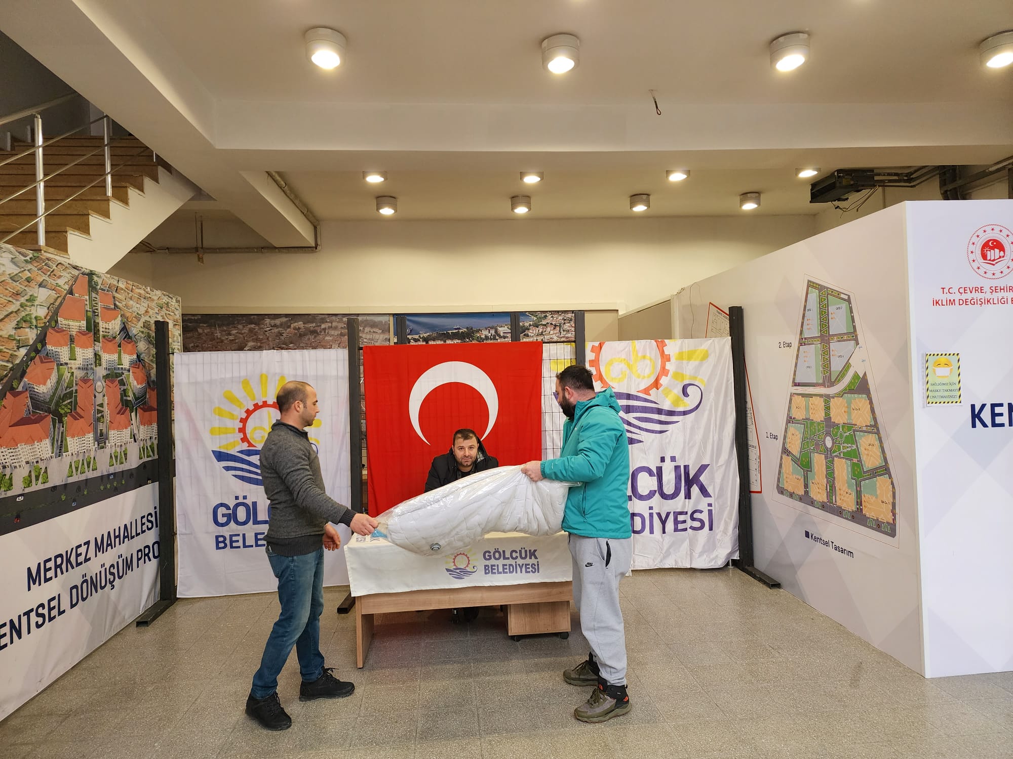 Gölcük Belediyesi Deprem Bölgesi İçin Yardım Kampanyası Başlattı