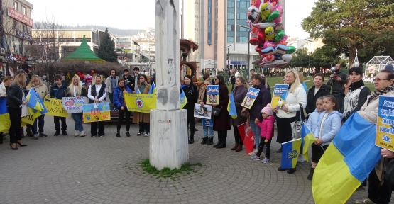 HEM KENDİ ÜLKELERİ İÇİN HEM DE TÜRKİYE İÇİN SAYGI DURUŞUNDA BULUNDULAR