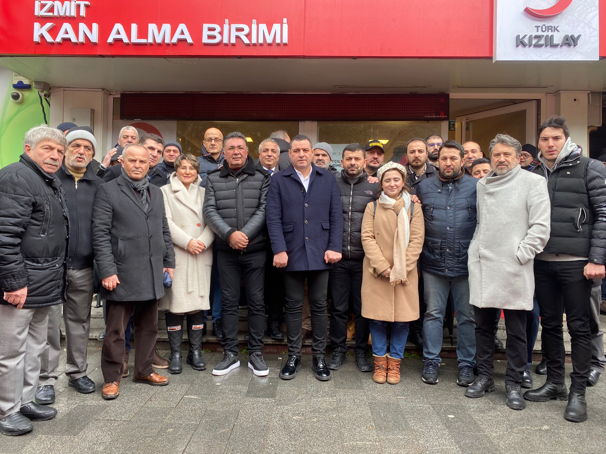 İYİ Parti Kocaeli Depremzedeler İçin Kan Vermeye Gitti