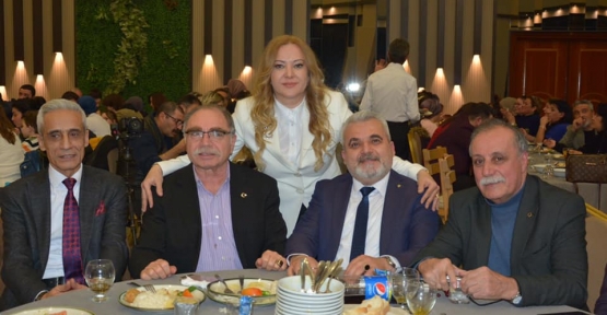İYİ Partili Vergili Dostlarıyla Yemekte Buluştu