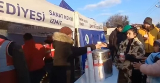 İzmit Belediyesi Aşevi, Hatay’da Sıcak Yemek Dağıtımına Devam Ediyor