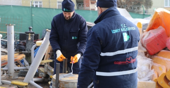 İzmit Belediyesi Atölyeleri Depremzedeler İçin Soba Üretiyor