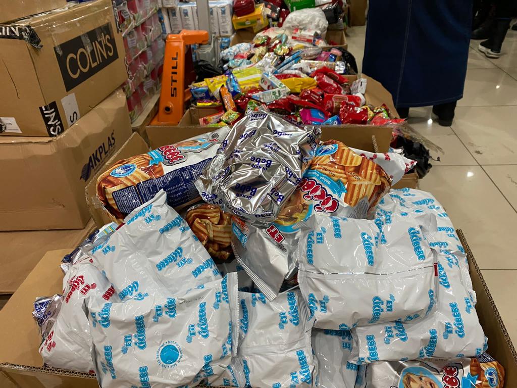 İzmit Belediyesi, İlimize Gelen Depremzedelere Gıda Ve Giyim Desteğini Sürdürüyor