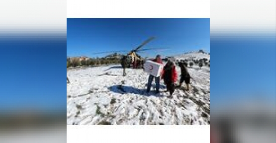 Kırsal Kesimlere Helikopterlerle Yardım Ulaştırılıyor