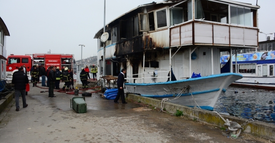 Marinada Yanan Tekne Kullanılamaz Hale Geldi