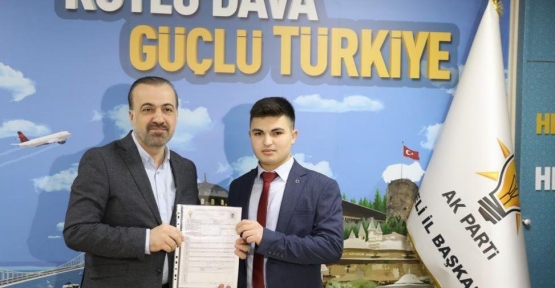 18 Yaşındaki Ahmet Safa, Kocaeli'nin En Genç Milletvekili Aday Adayı Oldu