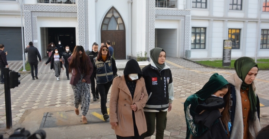 'Altın Kızlar' Baltayı Taşa Vurdu: 8 Milyonluk Vurgununun Şüphelileri Adliyede