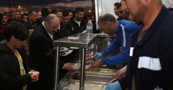 Bakan Varank, Kocaeli Çadır Kentte Orucunu Açtı