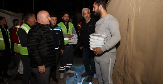 Başkan Bıyık, İlk Sahuru Depremzedelerle Yaptı