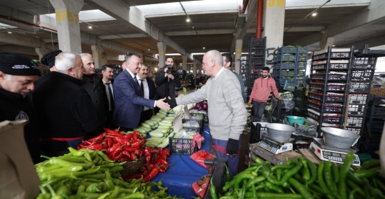    Başkan Büyükakın, Perşembe Pazarı’nı Dolaştı