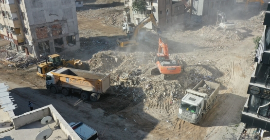 Büyükşehir Hatay’da Enkaz Kaldırma Çalışmalarına Devam Ediyor