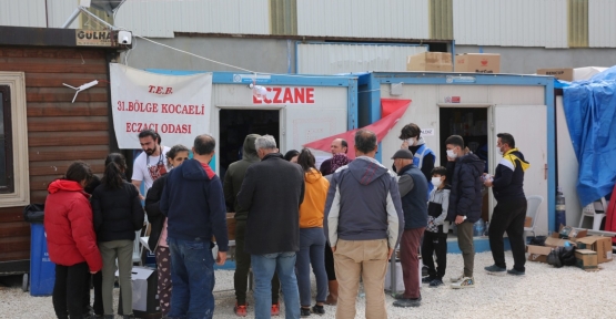 Defne’deki Çadır Kentte Sahra Eczanesi