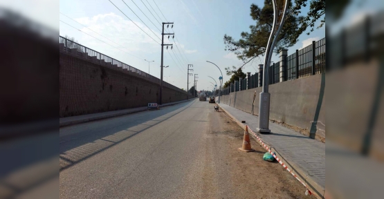 Derince Millet Bahçesi Çevresine Yaya Kaldırımı Yapılıyor