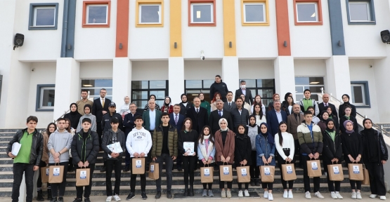 DİLOVASI BELEDİYESİ'NDEN ÖĞRENCİLERE YKS ÜCRETİ DESTEĞİ