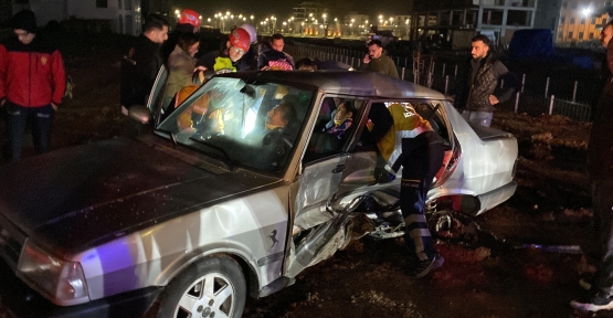 Evinin Kapısını Açtığı Depremzedelerin Kullandığı Otomobille Çarpıştı