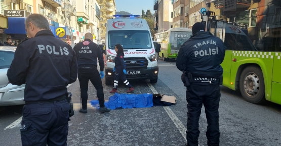 ‘Geç Kaldım’ Diyerek Otobüsten İndi Yolun Karşısına Geçemedi