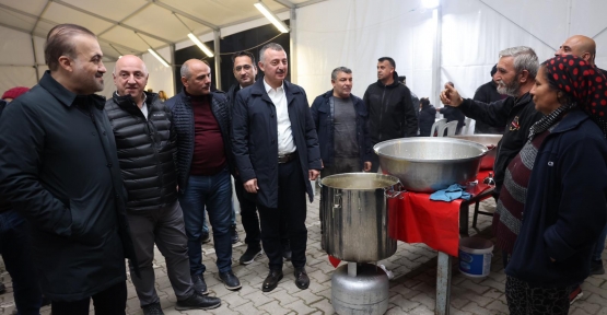İlk İftarı ‘Kardeşlik Çadırı’nda Açtılar