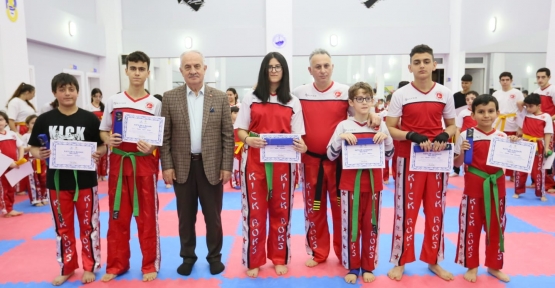Kick Boks Sporcuları Kuşak Sevinci Yaşadı