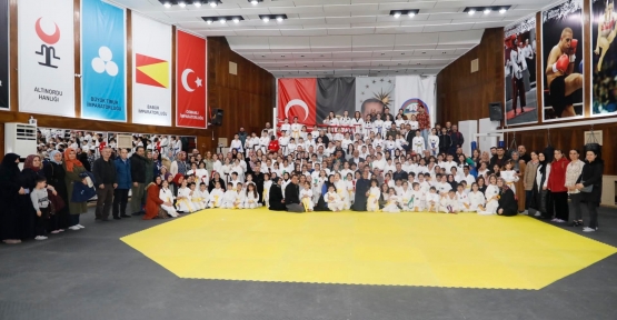 Körfez'de 100 Sporcuya Yeni Kuşak
