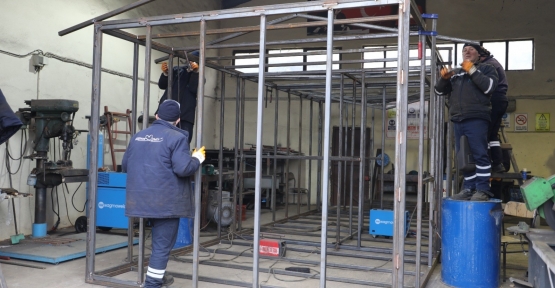 Öz Kaynaklarıyla Depremzedeler İçin Konteyner Ev Yapıyorlar