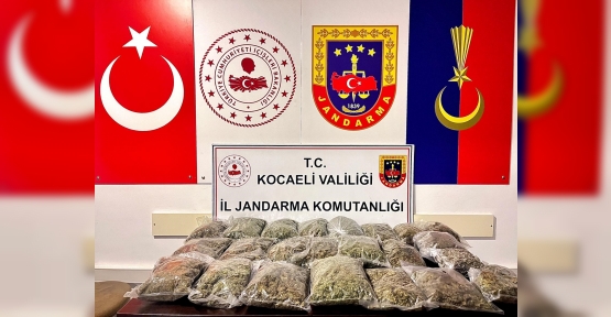 ŞÜPHE ÜZERİNE DURDURULAN ARAÇTAN 15 KİLO UYUŞTURUCU ÇIKTI