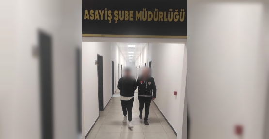 Hırsızlık Suçundan Aranıyordu, Yakayı Ele Verdi