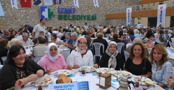    BAŞKAN DOĞAN'DAN EMEKLİLERE  BİN KİŞİLİK DEV KAHVALTI