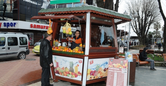 İZMİTLİLER BOL BOL VİTAMİN ALIYOR