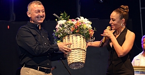    Büyükşehir’in Yaz Konserinde Ziynet Sali, Karamürsel’in Kurtuluş Gününe Coşku Kattı