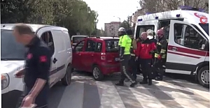Kocaeli’de 3 Aracın Karıştığı Kazada 2 Kişi Yaralandı