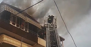 Çatıda Çıkan Yangın Daireye Sıçradı:...
