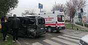 TERS YÖNE U DÖNÜŞÜ KAZAYI GETIRDI: 1'I AĞIR 4 YARALI