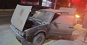 SEYİR HALİNDEKİ ARACIN MOTOR KISMINDA YANGIN ÇIKTI