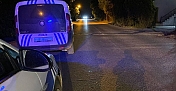 MOTOSİKLET OTOMOBİLE ÇARPTI: 1 YARALI