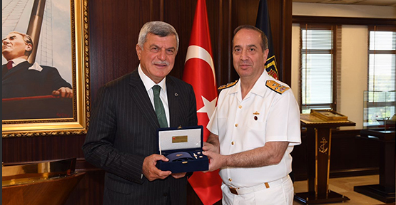 Başkan Karaosmanoğlu, Donanma ve EDOK Komutanını ziyaret etti