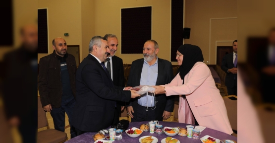 BAŞKAN BARAN, HACILARI YEMEKTE AĞIRLADI