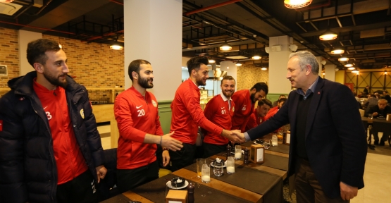 DERİNCELİ FUTBOLCULAR SÖZÜNÜ TUTTU