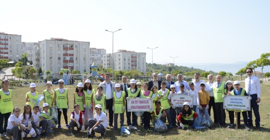 FARKINDALIK İÇİN ÇÖP TOPLADILAR