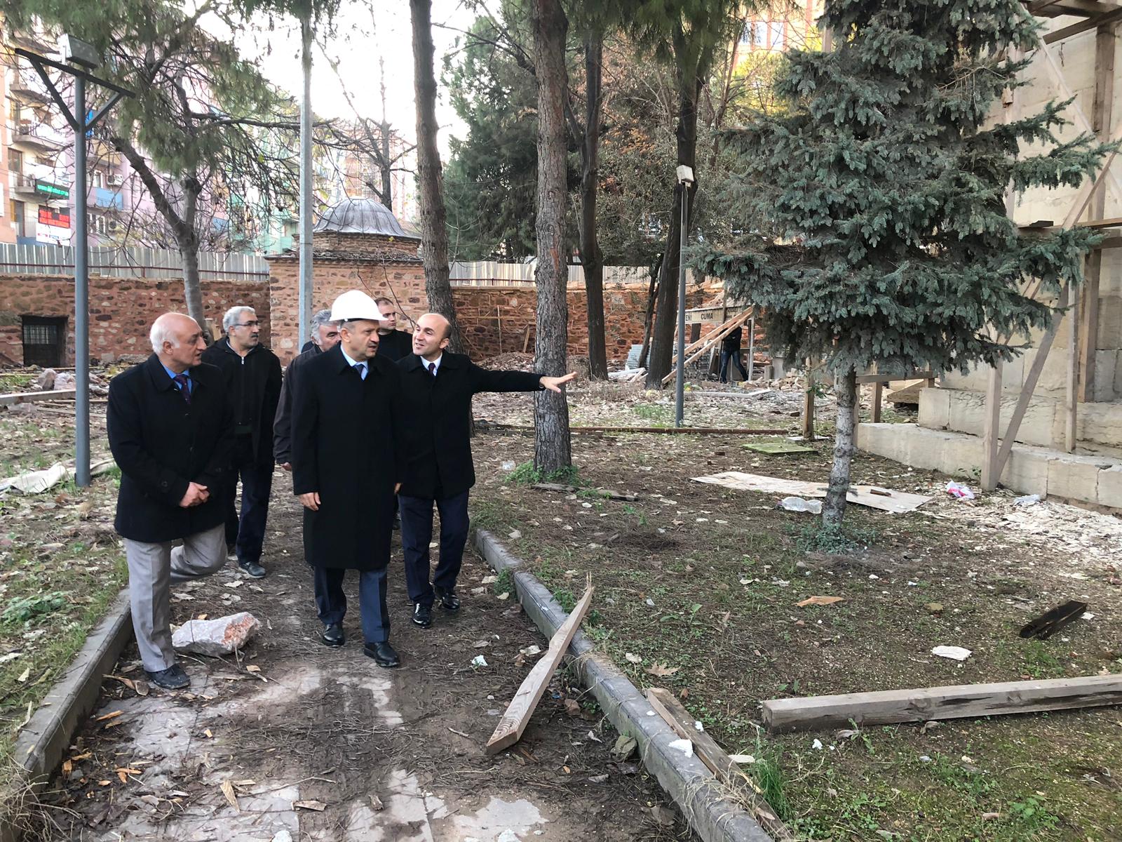 Işık, Yeni Cuma Camii’nin Restorasyon Çalışmalarını Yerinde İnceledi