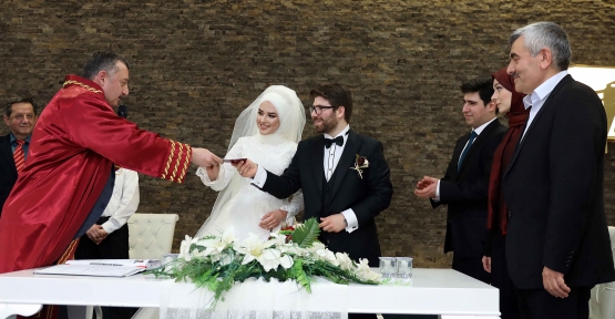 Başkan Büyükakın, İlk Nikahını Kıydı