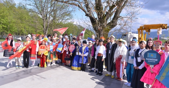 Bu Ağacın Meyveleri Sevgi Veriyor