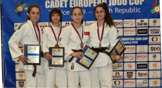 KAĞITSPORLU JUDOCU MERVE, DÜNYADA 1 NUMARA OLDU