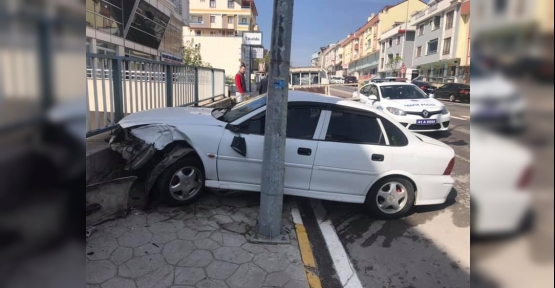 Köprü Korkuluklarına Çarparak Durabildi