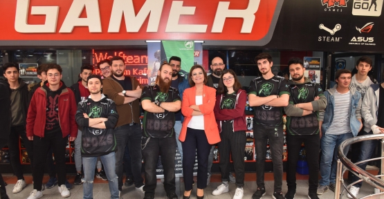 League Of Legends Turnuvasına Yoğun Katılım