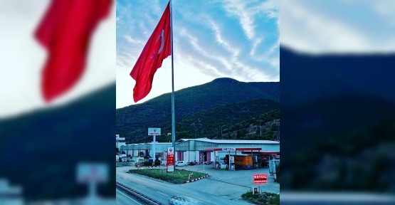 Marmara Bölgesi’nin En Büyük Türk Bayrağı Körfez’de