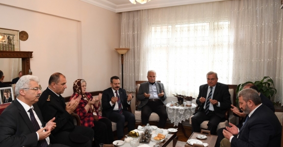 Vali,Aksoy Şehid Jandarma Binbaşı Yavuz Sonat Güzel'in Ailesini Ziyaret Etti
