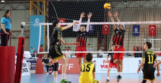 Voleybolda Küçüklerin Final Heyecanı